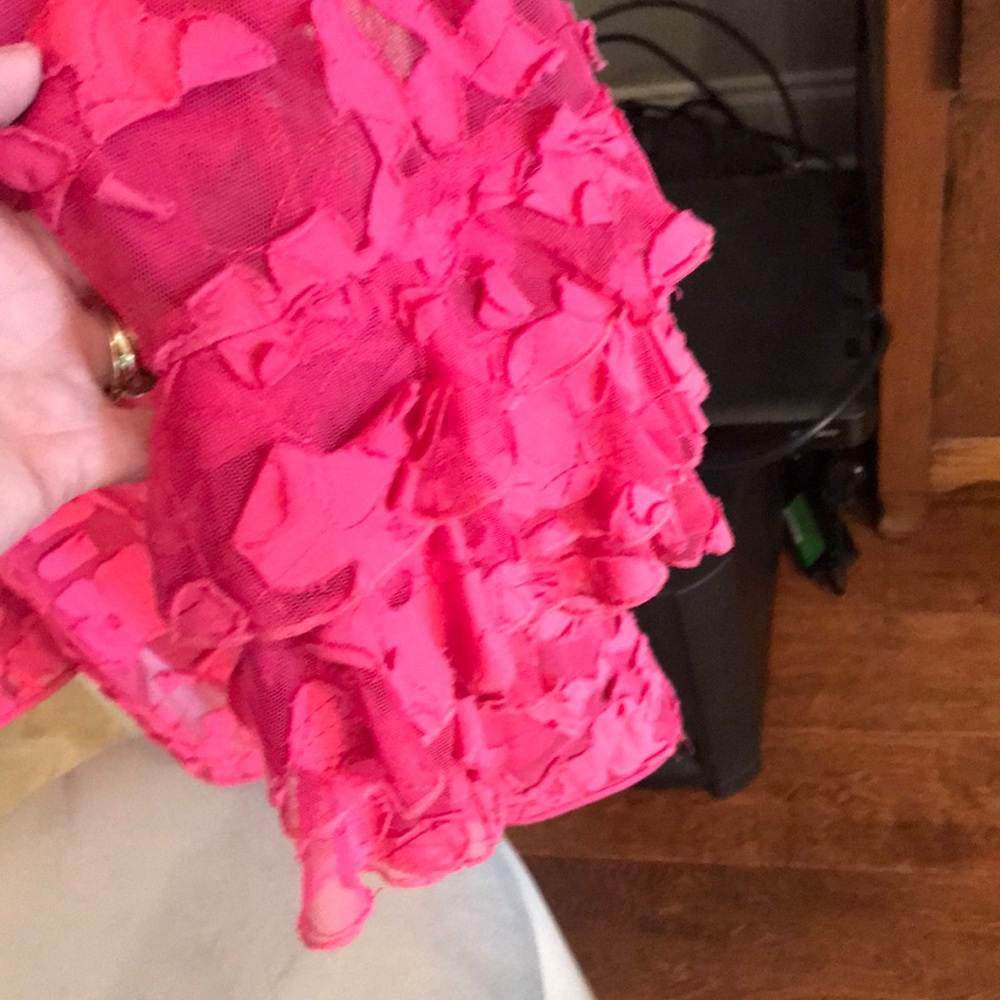 Pint dress w raised petals - Picture 2 of 4